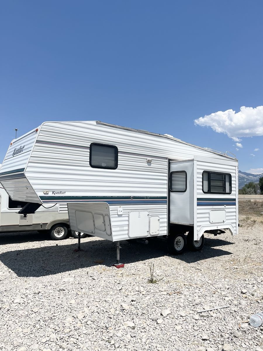 2001 komfort 24 foot fifth wheel $6000