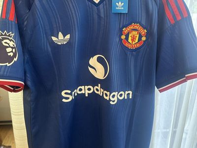 Adidas Manchester United B. Fernandes #8 Third Jersey Size Large New with Tags