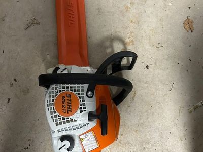 Stihl MS-211 Chainsaw, Like New!