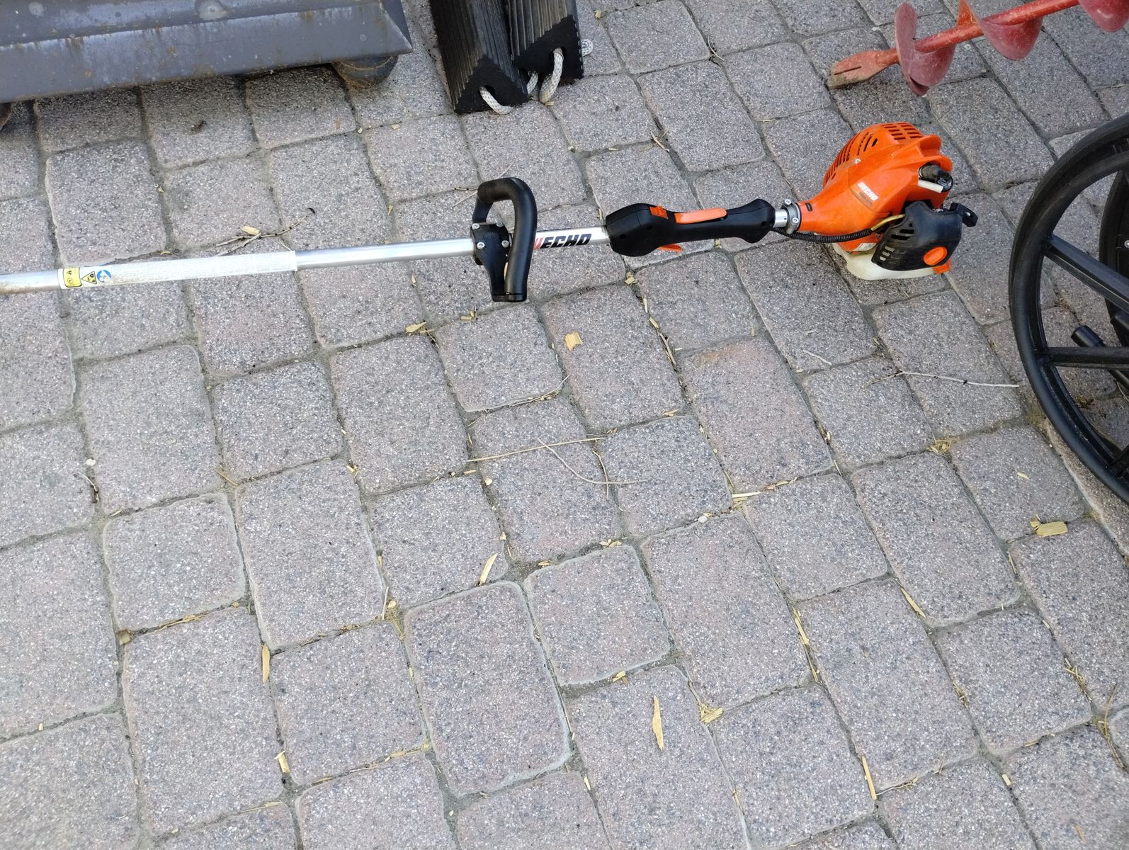 SM 225 LONG SHAFT WEED EATER