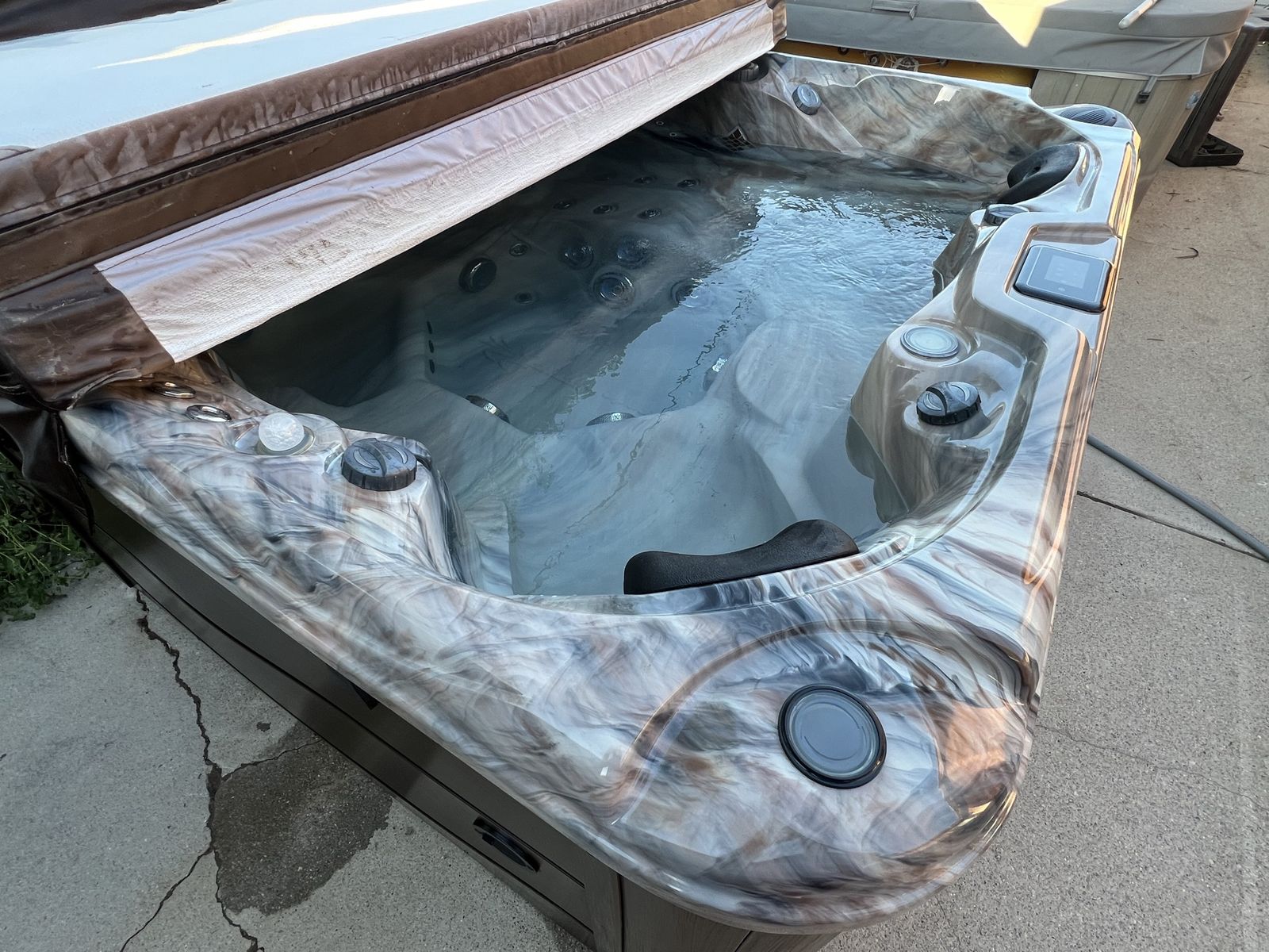 Catalina Carlton spa free delivery!
