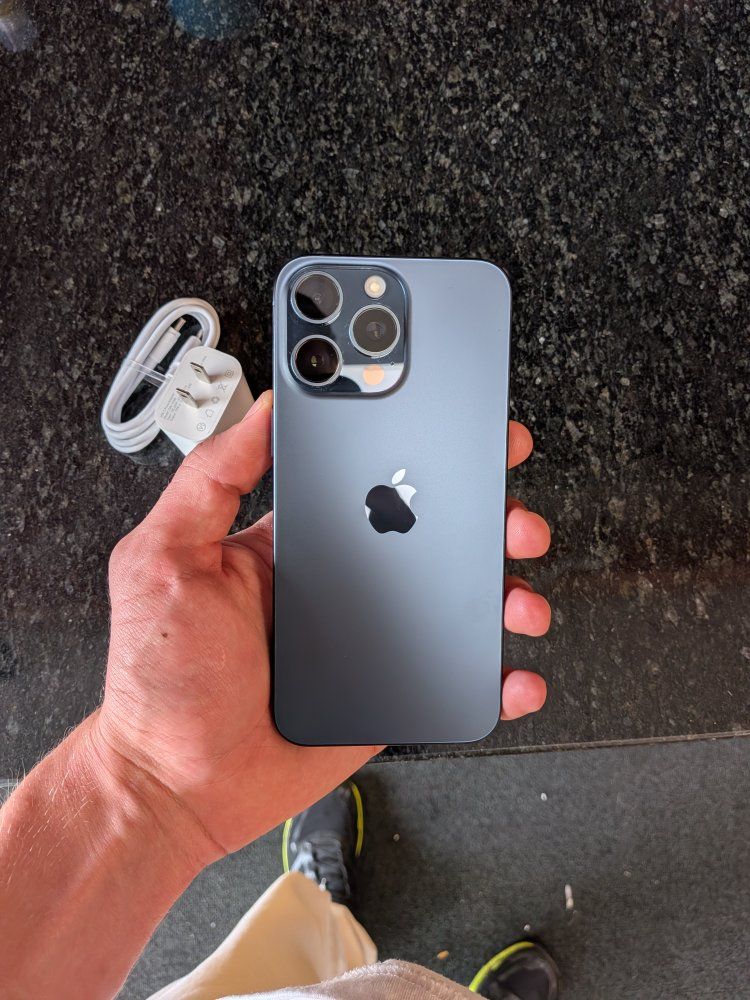 iPhone 15 Pro Max - Unlocked - 256 Gb