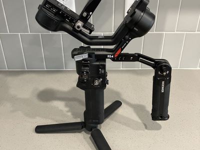 DJI RS4 Gimbal w/attachment