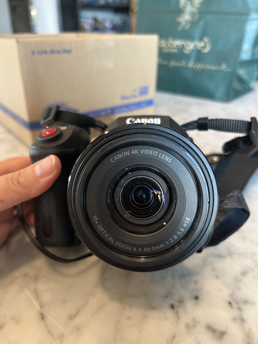 Canon XC10