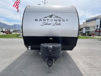 2022 EAST TO WEST SILVER LAKE 20KRD