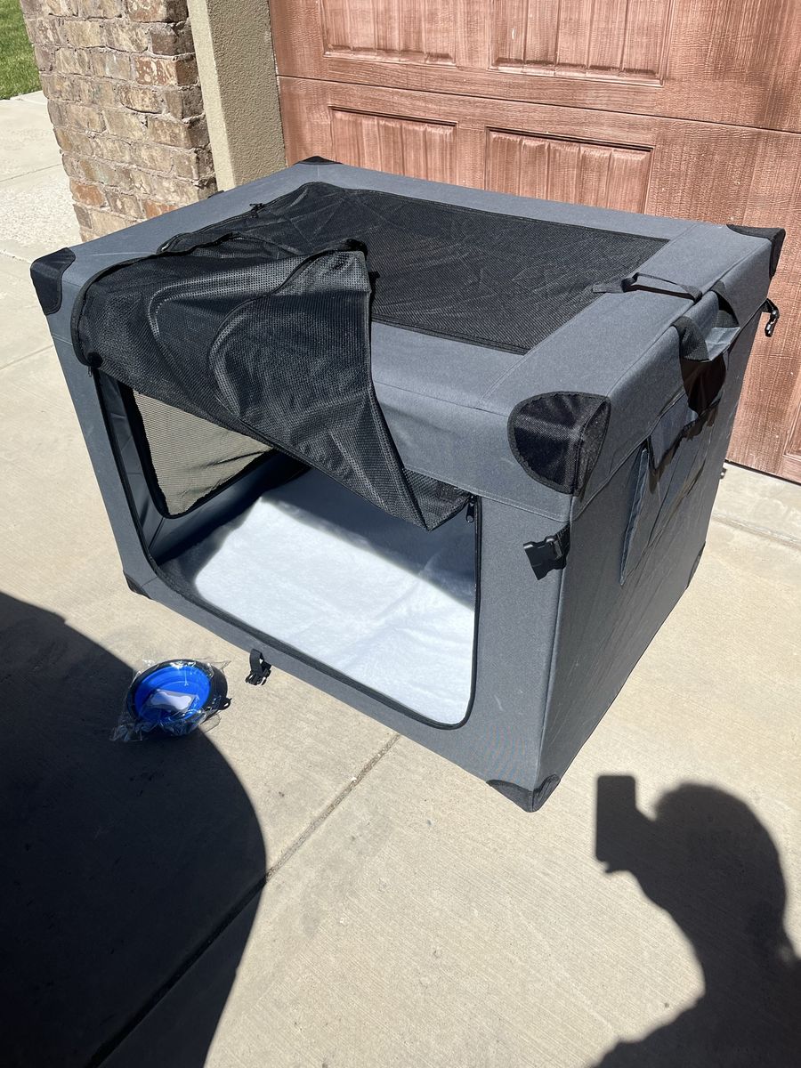 Collapsible dog crate