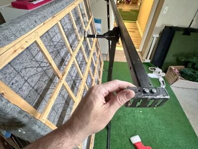 1 Queen Box springs & Queen medal frame 25$