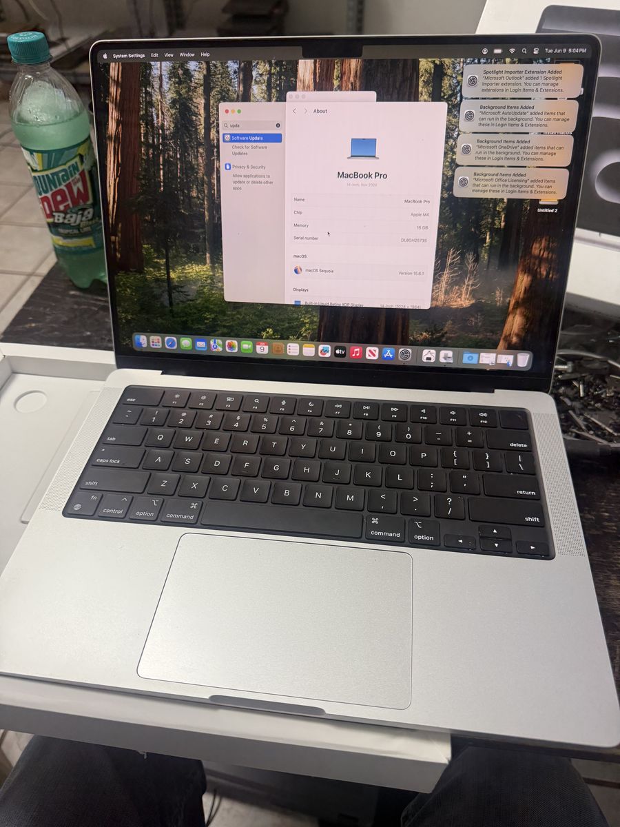 SILVER 14in MACBOOK PRO : apple m4 16gb 512gb basically new machine perfect condition ms office for mac and a 120 day warranty