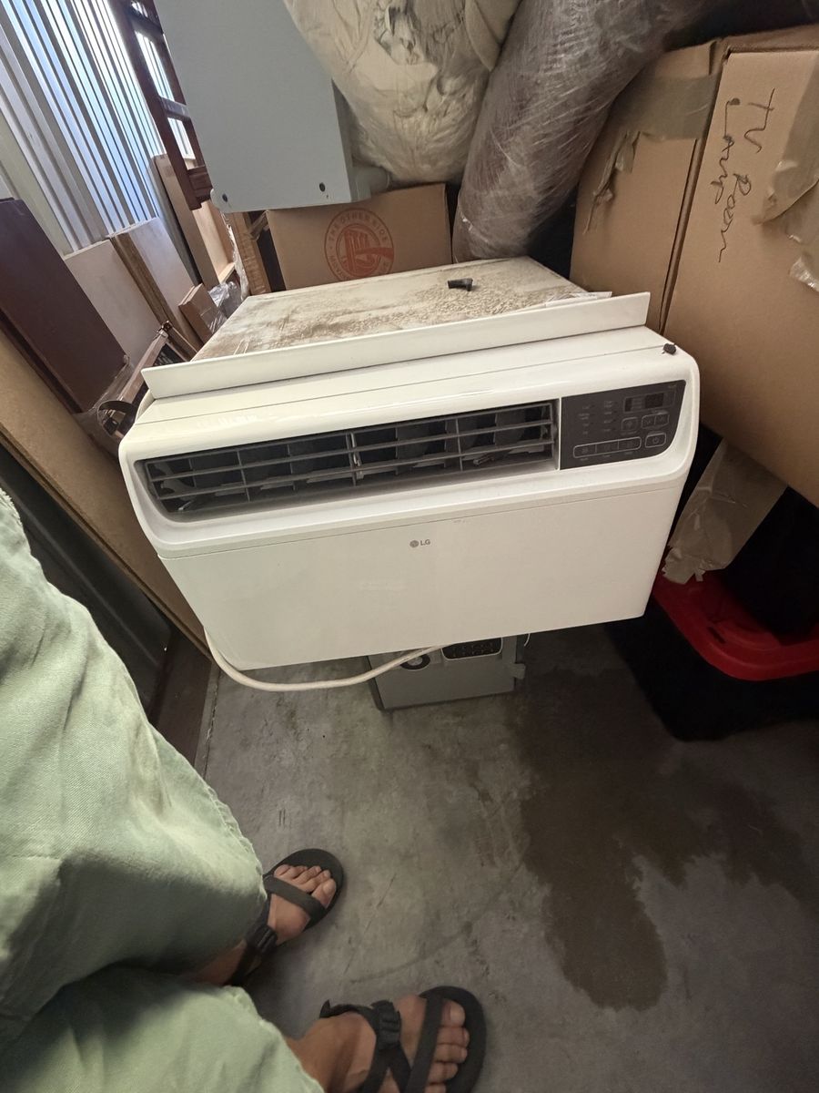 LG Window air conditioner 14,000 btu
