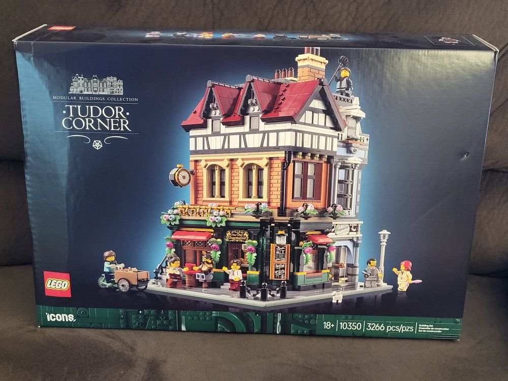 New Unopened Lego Tudor Corner 10350