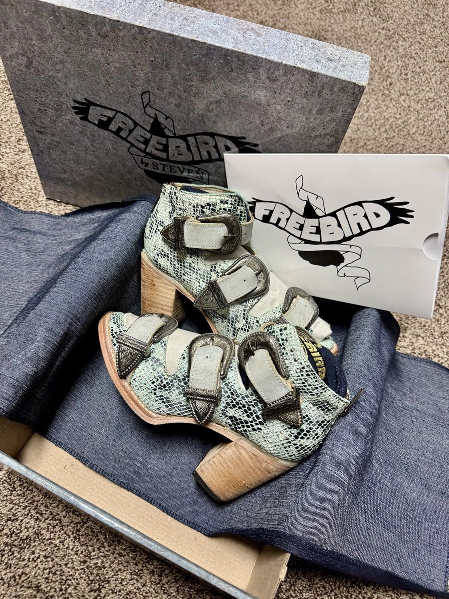 FreeBird by Steven - Ankle Booties W7