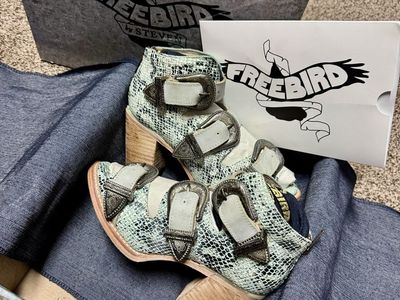 FreeBird by Steven - Ankle Booties W7
