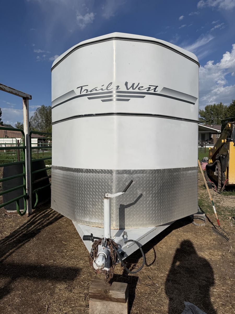 Trails west 3 horse trailer