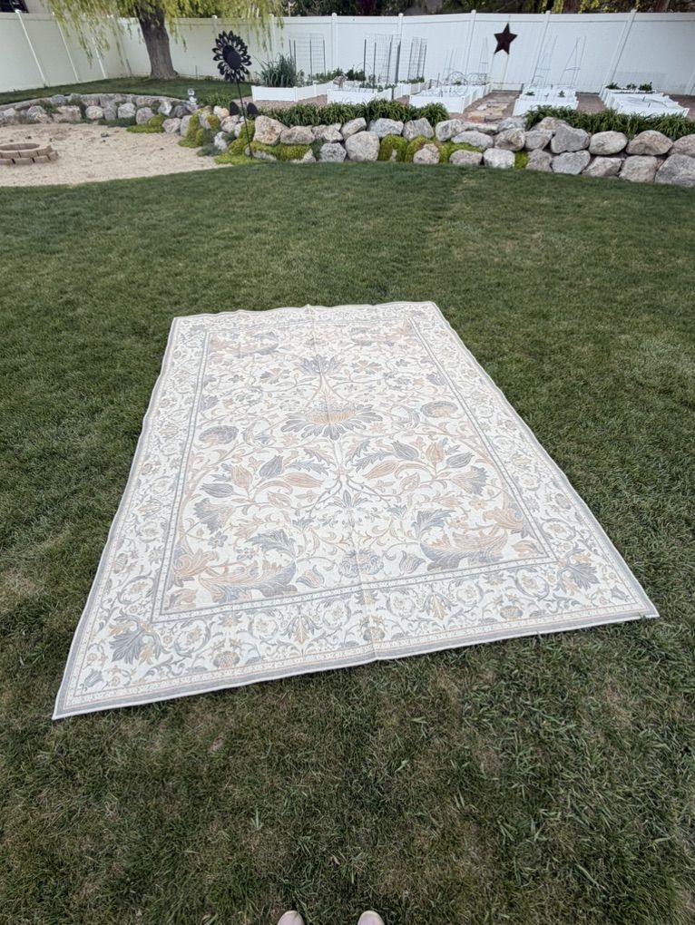 New 8x10 rug - light colored floral
