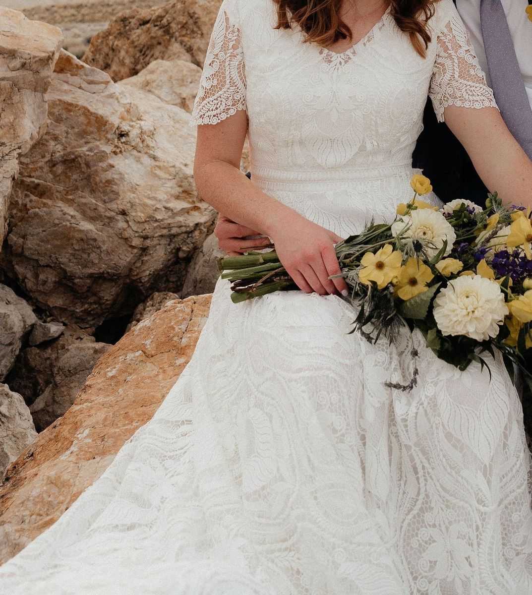 Lace Wedding Dress – Size 8
