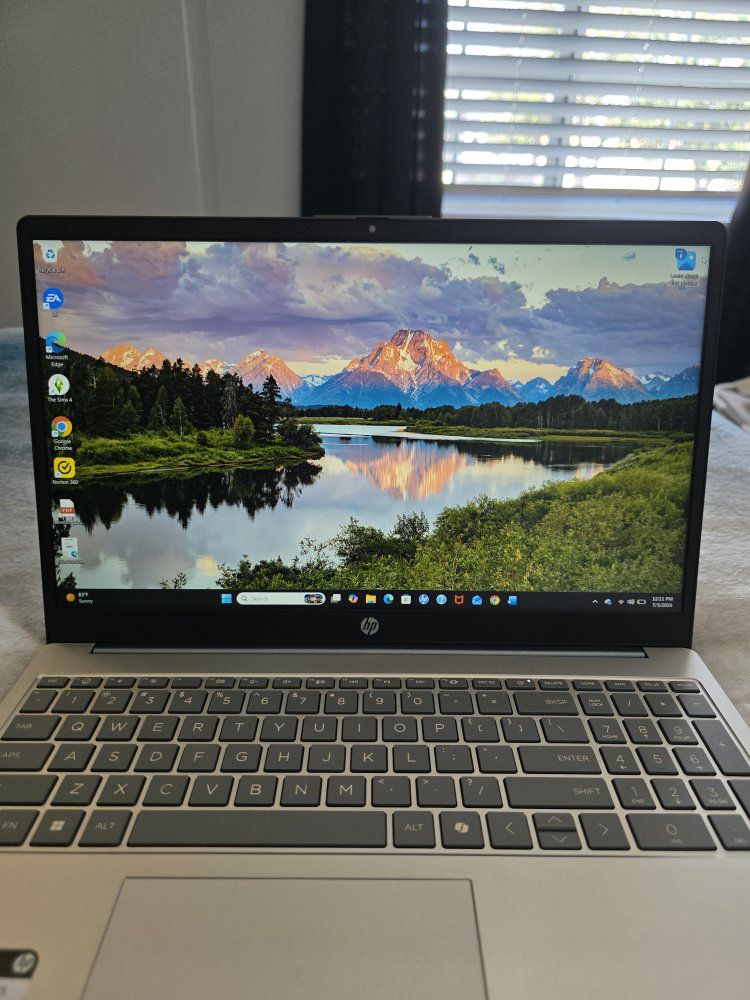 HP Laptop 15.6 with Intel Core i3 Processor.
16GB DDR4 RAM 512GB SSD