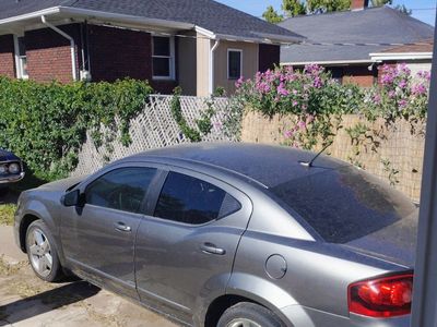 2012 Dodge avenger. (mechanic special/parts car) running! needs work!