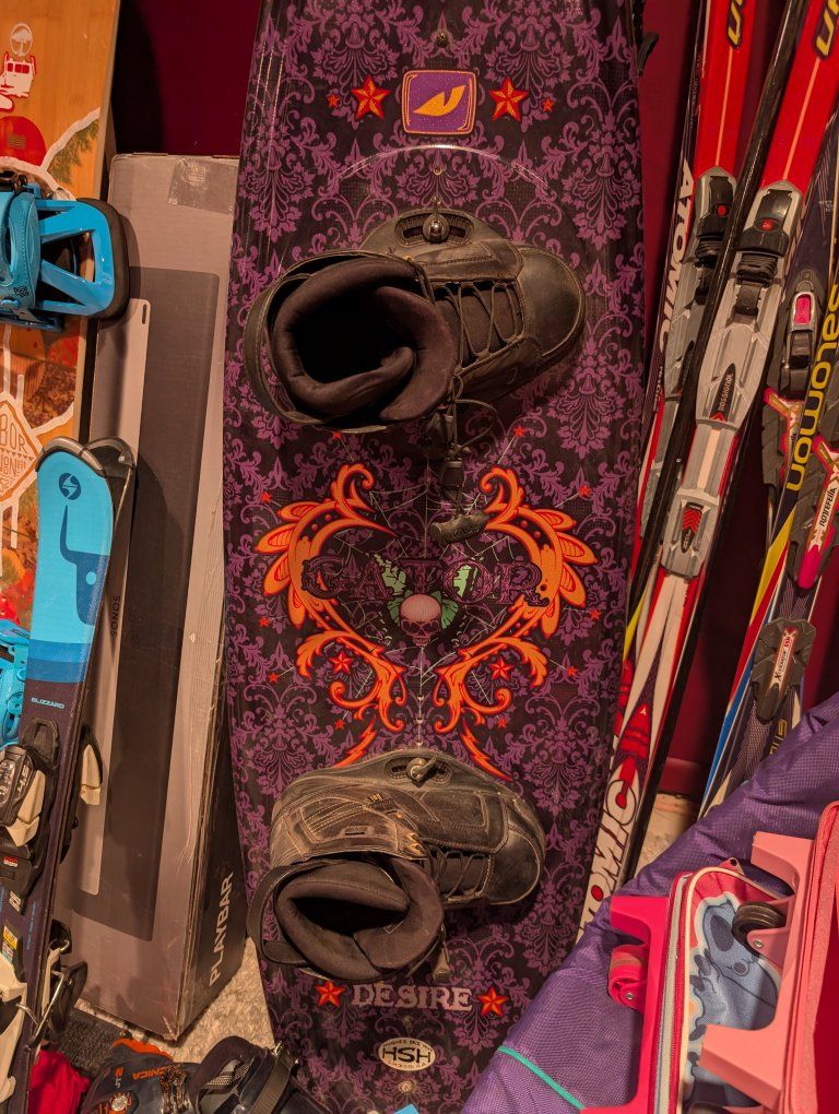 HSH Desire Wakeboard with Bindings - Purple/Black