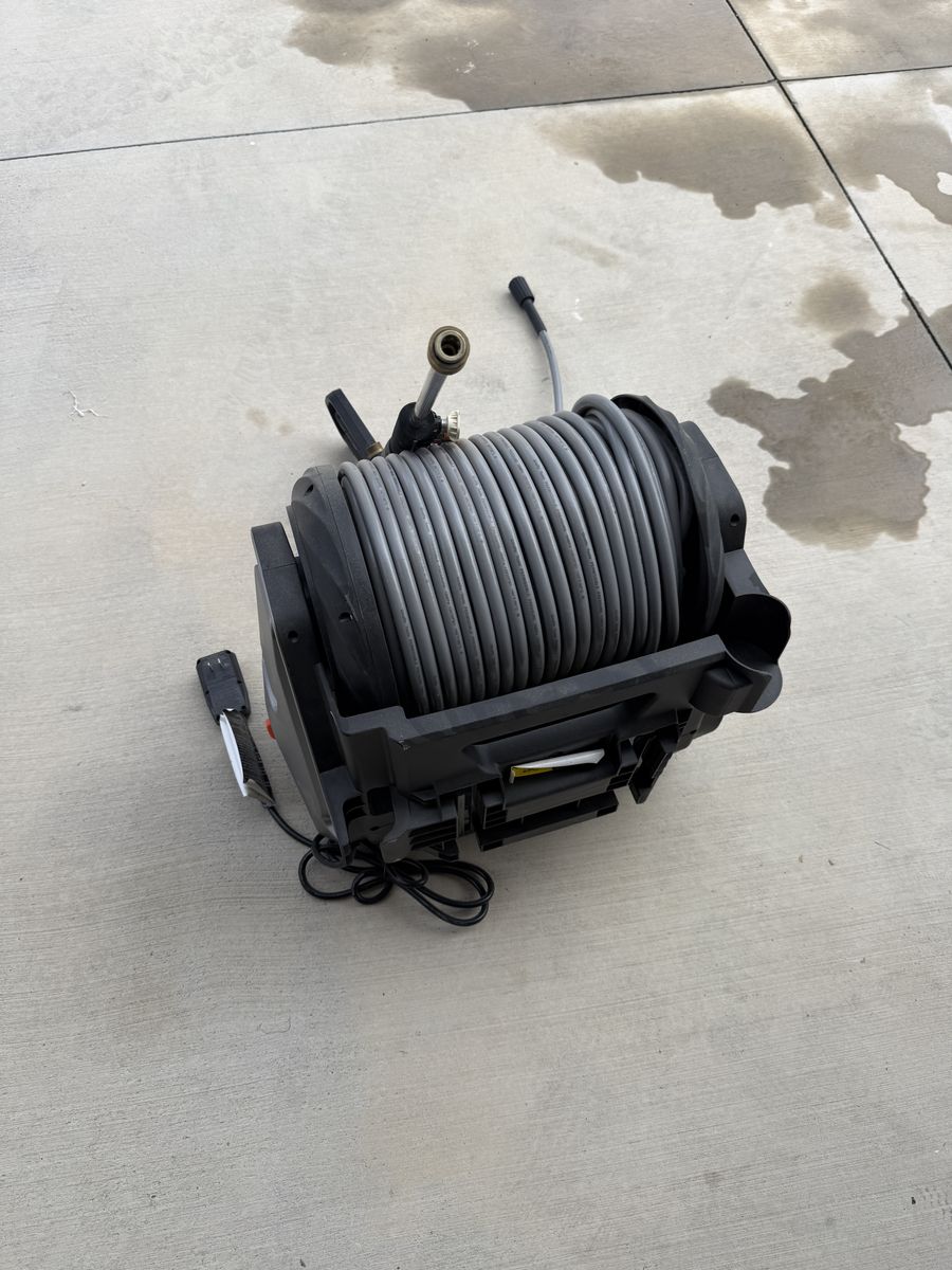 Giraffe Tools Retractable Wall-Mount Pressure Washer