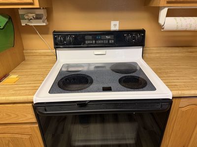 Whirlpool Freestanding Electric Range Oven Smooth Cooktop White Black