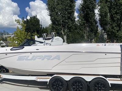 2023 Supra SE 550 - LOADED w low hours