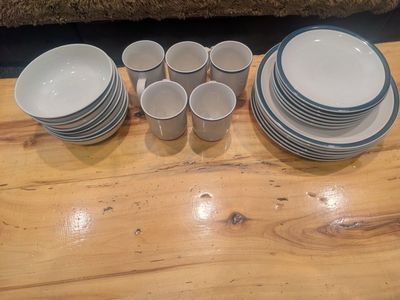 Beautiful 21-Piece Stoneware Dinnerware Set – White with Blue Trim