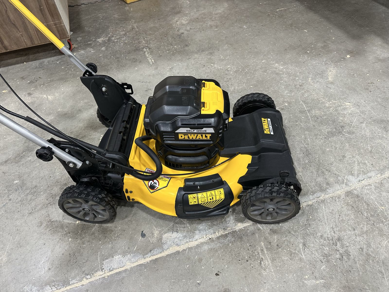 DeWalt Lawnmower self propelled battery powered