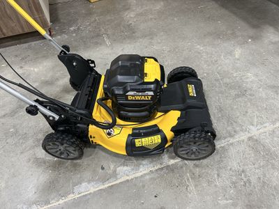 DeWalt Lawnmower self propelled battery powered