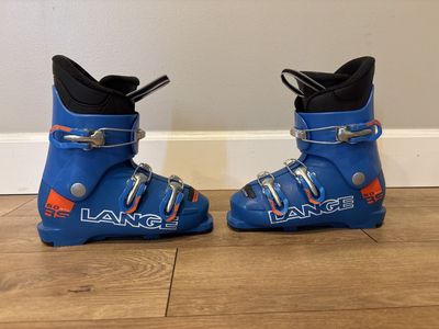 High performance kids ski boots