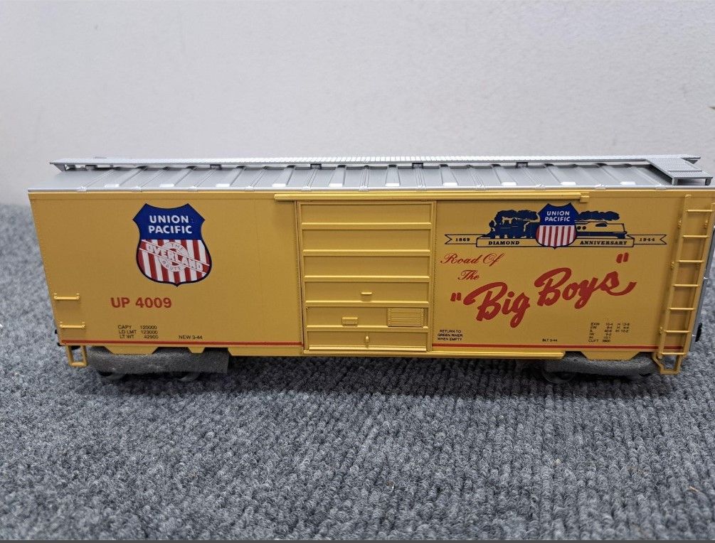 Weaver Union Pacific PS-1 40' Boxcar #1221 3-Rail Model Train Car (Big Boy's)