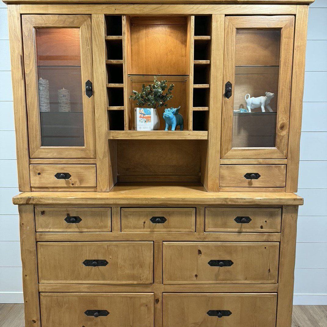WOOD HUTCH