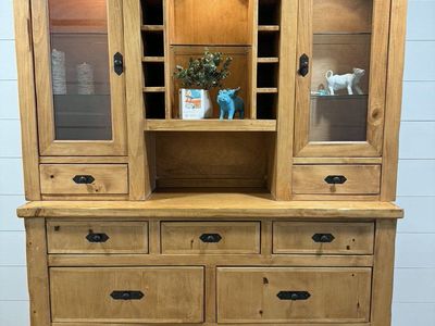 WOOD HUTCH