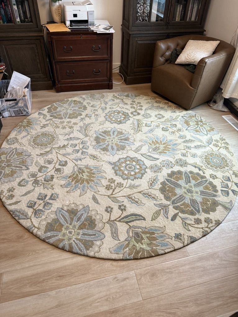 8' Round 100% wool Rug, $125 Obo