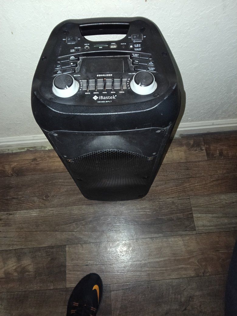 iBastek IB40B-BPLT Portable PA Speaker System with Bluetooth and Equalizer