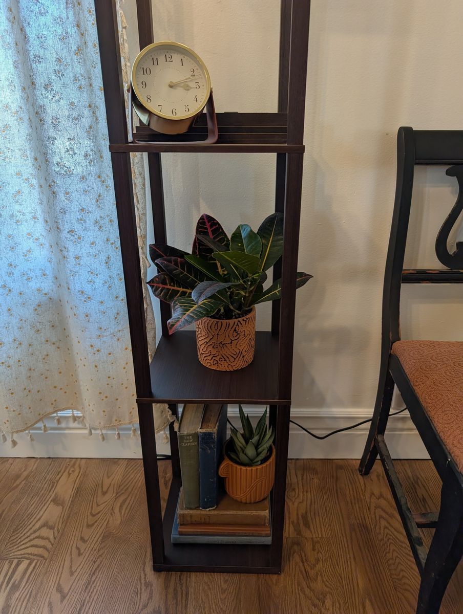 Column Shelf Lamp