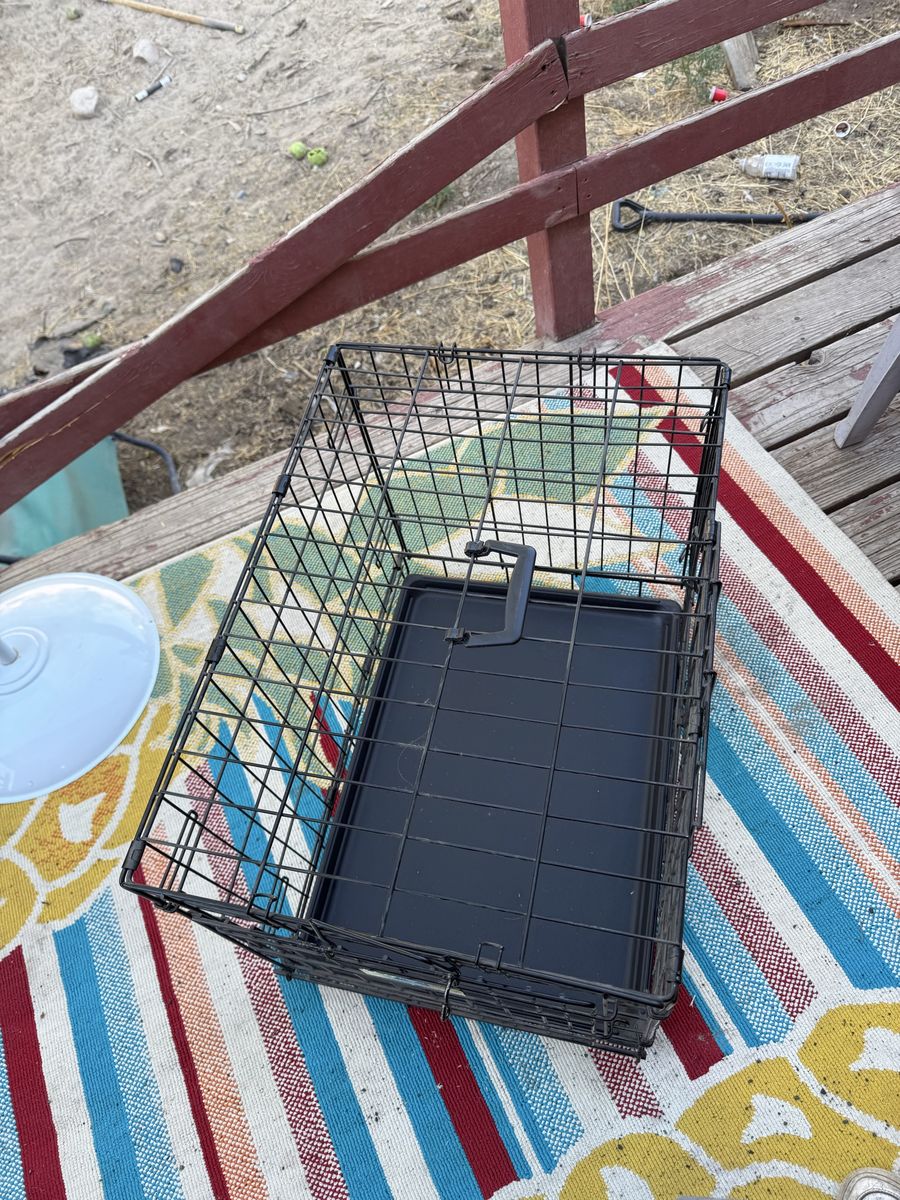 Black Wire Pet Crate with Removable Plastic Tray