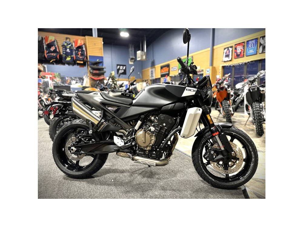 2025 Husqvarna Motorcycles SVARTPILEN 801