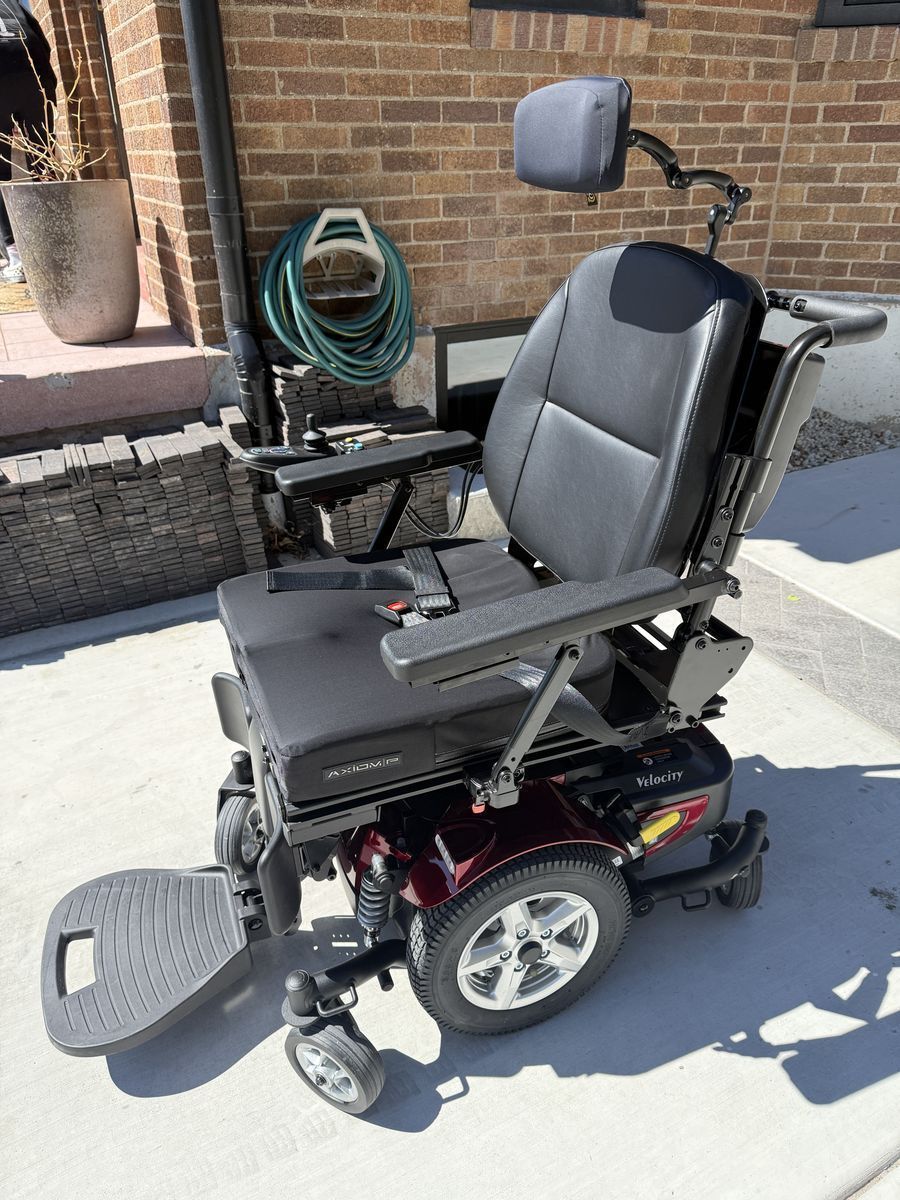 Avis Rehab Velocity Electric Wheelchair Like New / Immaculate