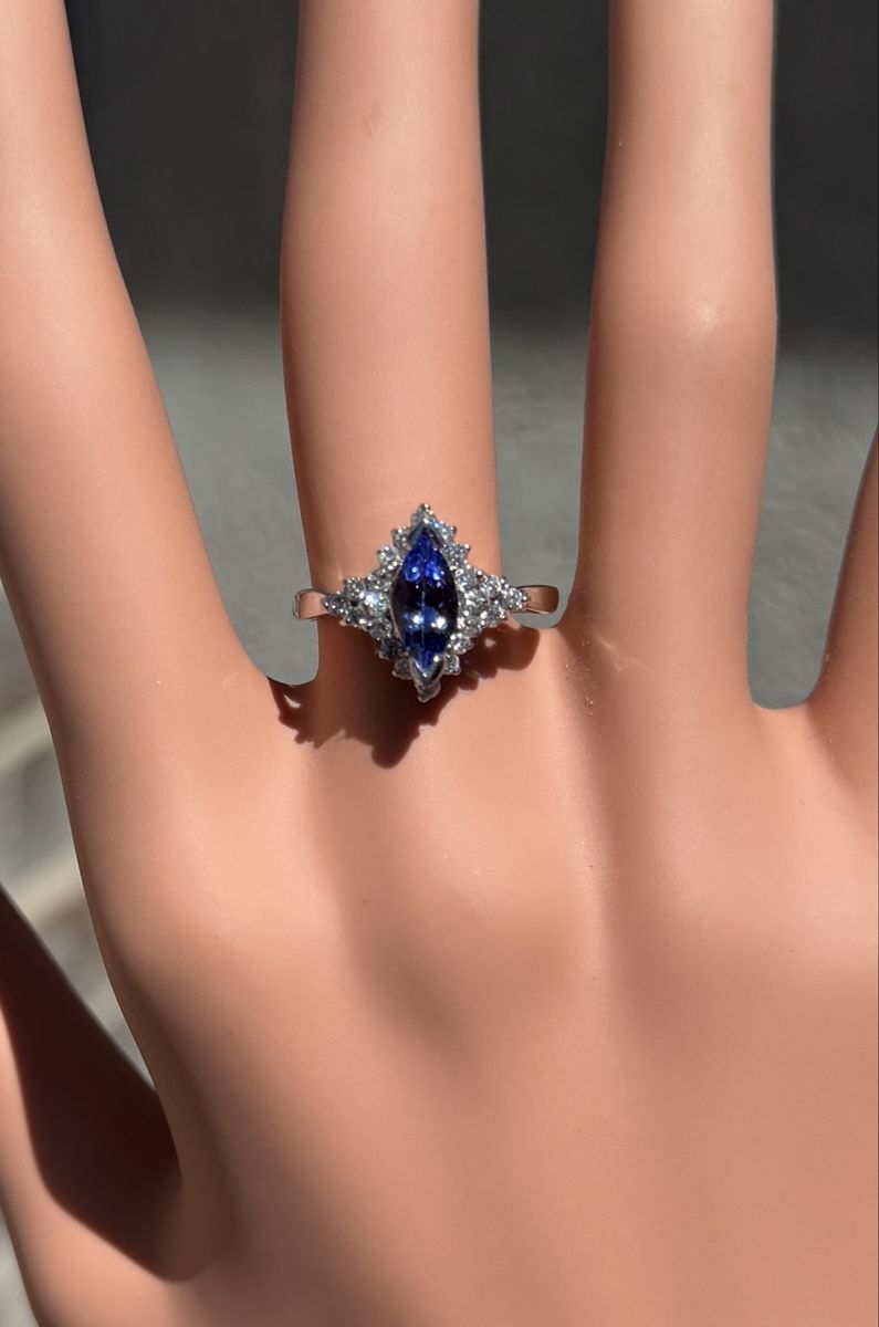 AMAZING SOLID 14k WHITE GOLD 100% NATURAL MINED MARQUISE TANZANITE & ROUND BRILLIANT CUT DIAMOND RING!  3.05 GRAMS!