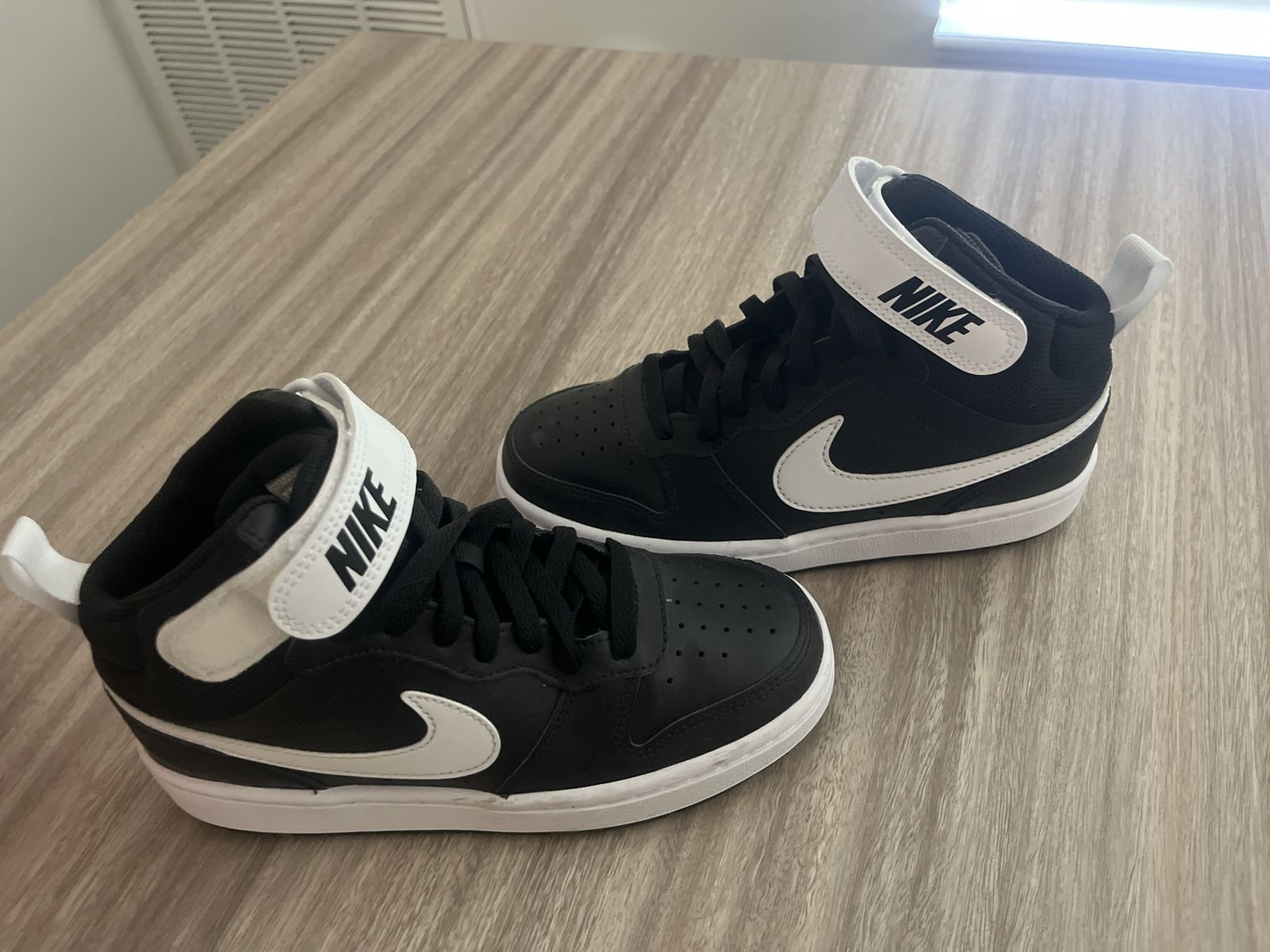 Nike Court Borough Mid 2 Black/White Youth Sneakers Size 3.5Y (CD7782-010)