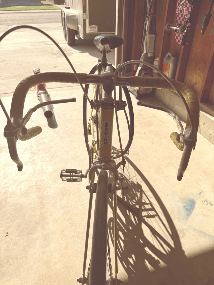 Vintage 1970s Schwinn 10-Speed Road Bike - Yellow