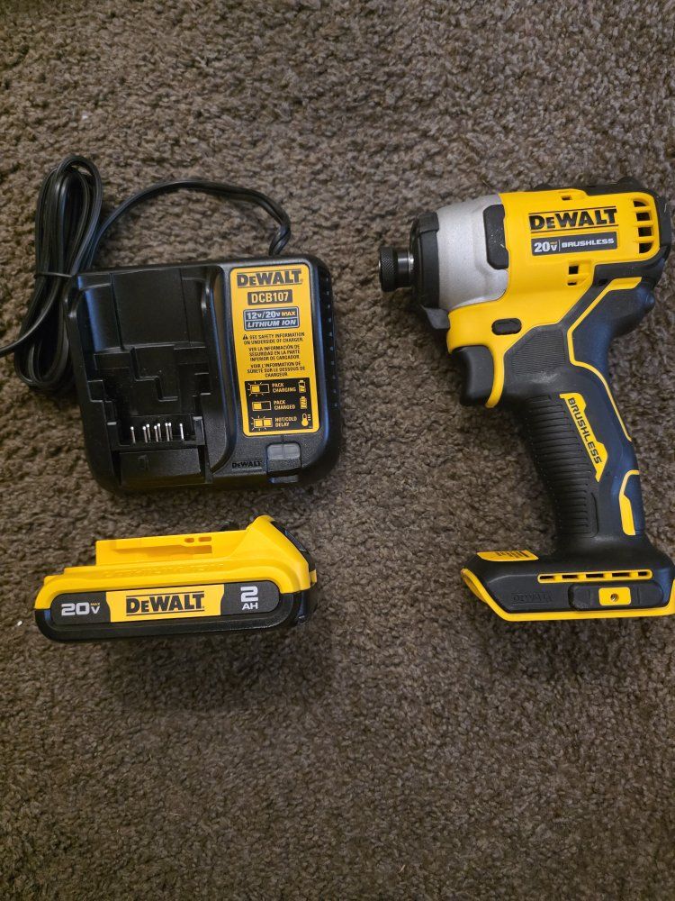 New Dewalt Atomic 20V MAX Compact 1/4in Impact Kit