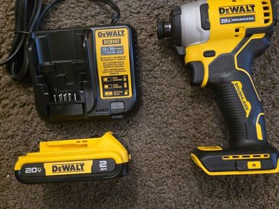 New Dewalt Atomic 20V MAX Compact 1/4in Impact Kit