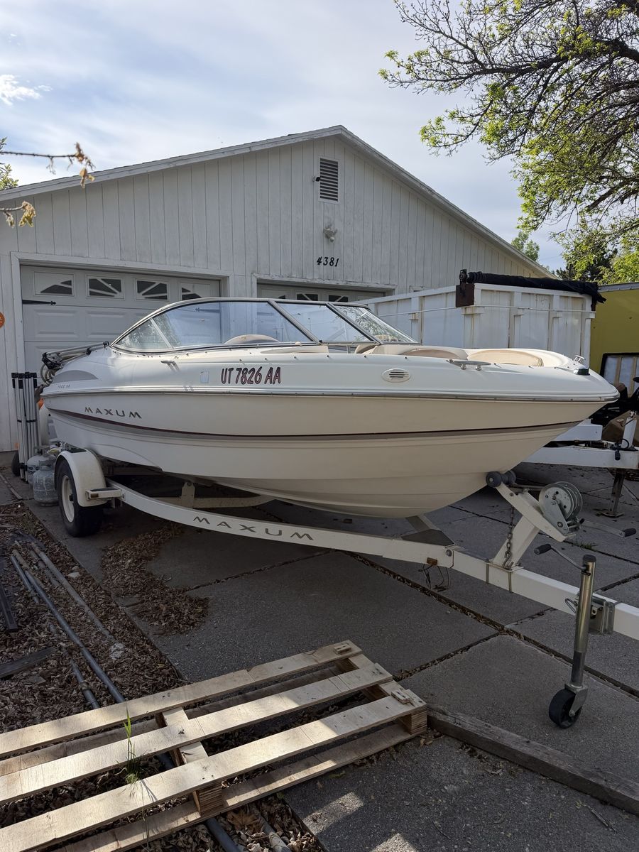 2002 Maxum 1800 SR 18’ Bowrider Boat with Trailer - Mercury Outboard - project boat