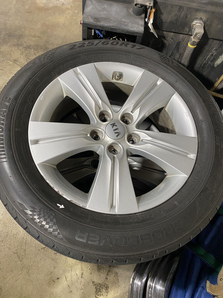 Tires and Rims Kia Sportage 225 65 17