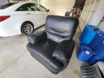 black leather electric reclining chair
