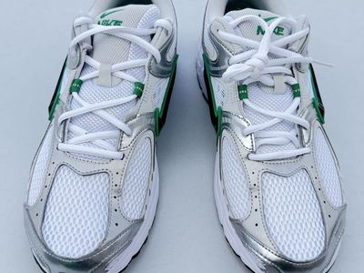 Nike V5 RNR Men's 11.5 (Women's 13) White/Silver/Green Running Shoes HJ5228-100 NIB