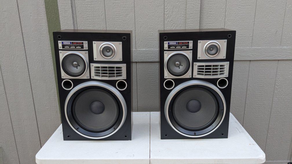 Pair Yamaha floor speakers 12" with original boxes