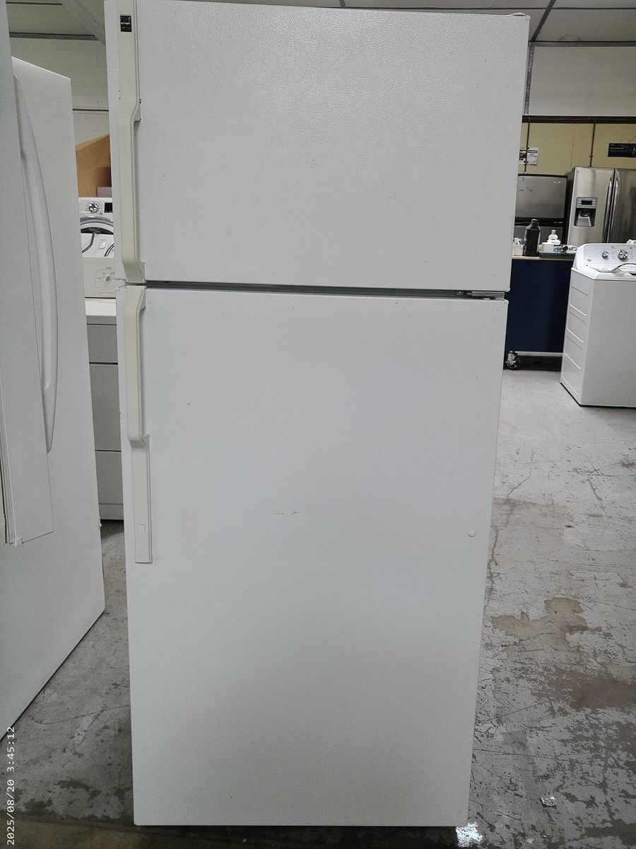 18 cf Top Freezer Refrigerator~90 Day Guarantee