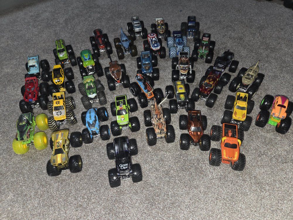 Mini Monster trucks 1:64 scale